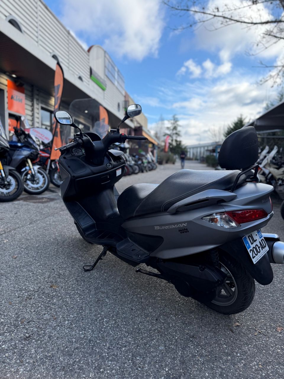 SUZUKI BURGMAN 125 3