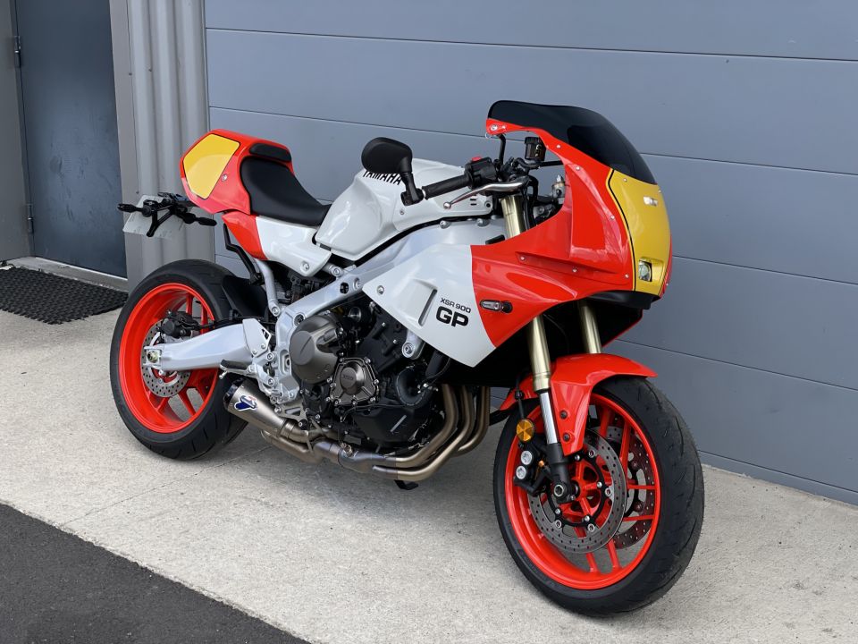 YAMAHA XSR 900 GP 1