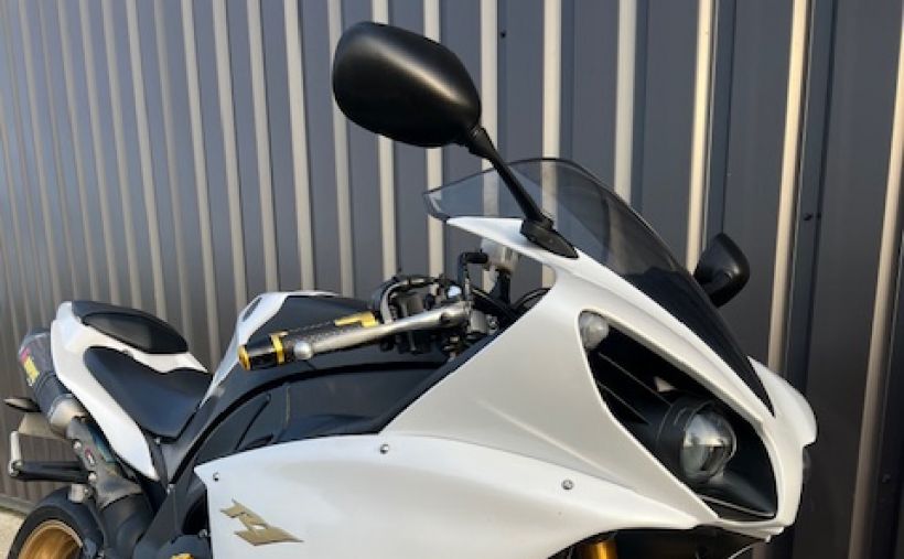 YAMAHA YZF 1000 R1 CROSS PLANE 1