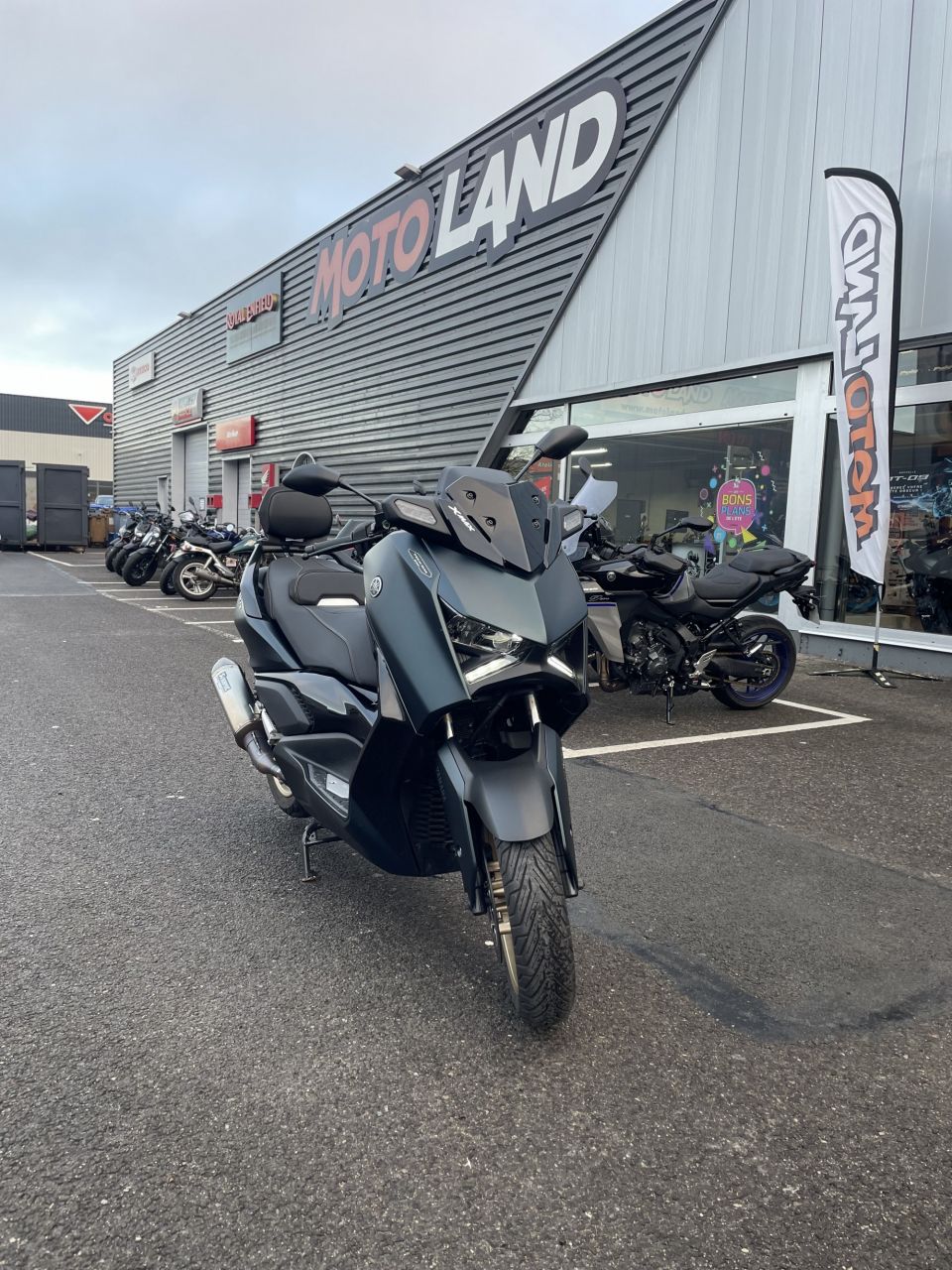 YAMAHA XMAX 300 Tech Max 6