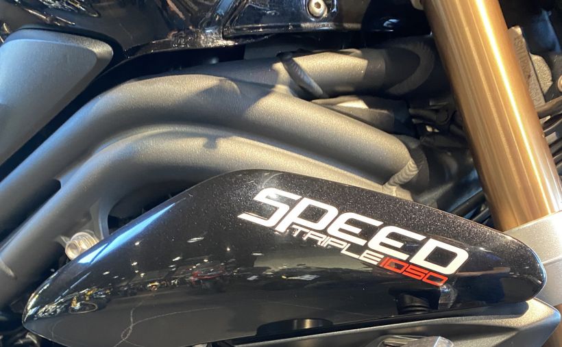 TRIUMPH SPEED TRIPLE 1050 1