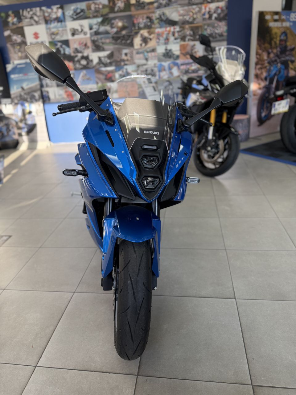 SUZUKI GSX-8R 9