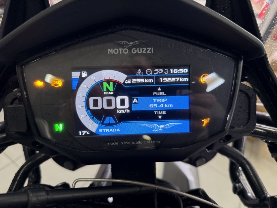 MOTO GUZZI V85 TT 850 18