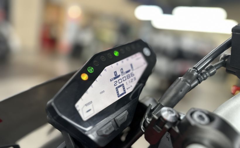 YAMAHA MT-09 4