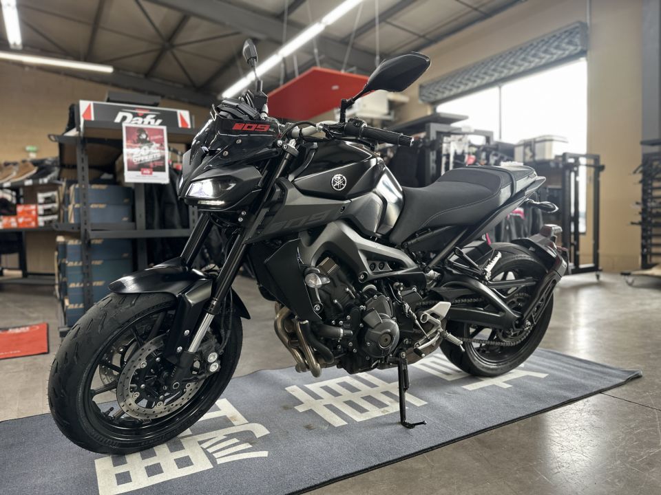 YAMAHA MT-09 6