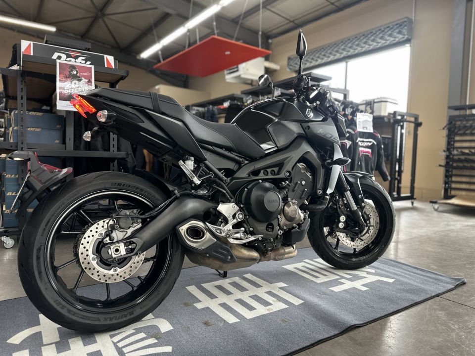 YAMAHA MT-09 8