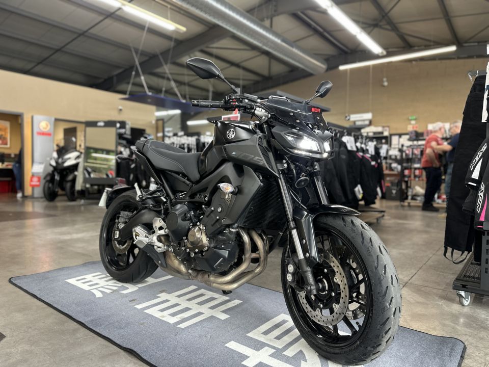 YAMAHA MT-09 10