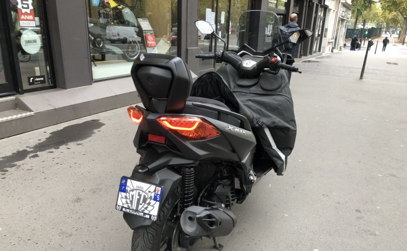 YAMAHA XMAX 125 10