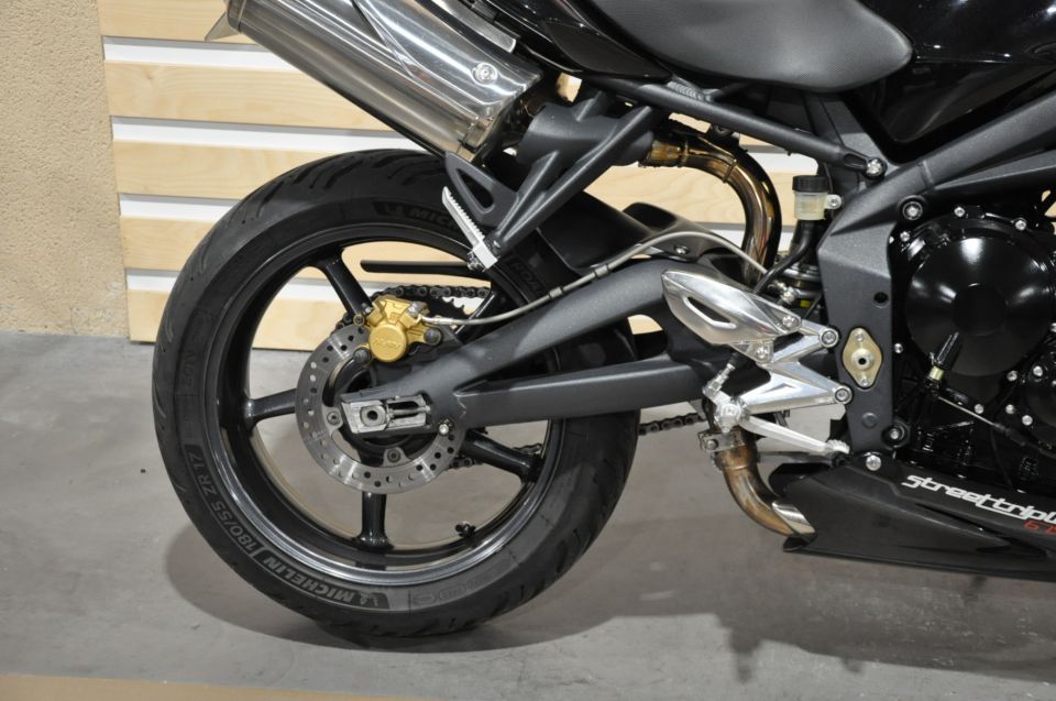 TRIUMPH STREET TRIPLE 675 3