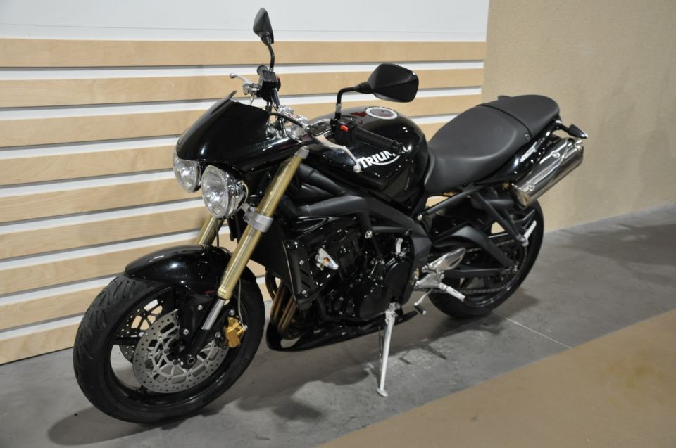 TRIUMPH STREET TRIPLE 675 11
