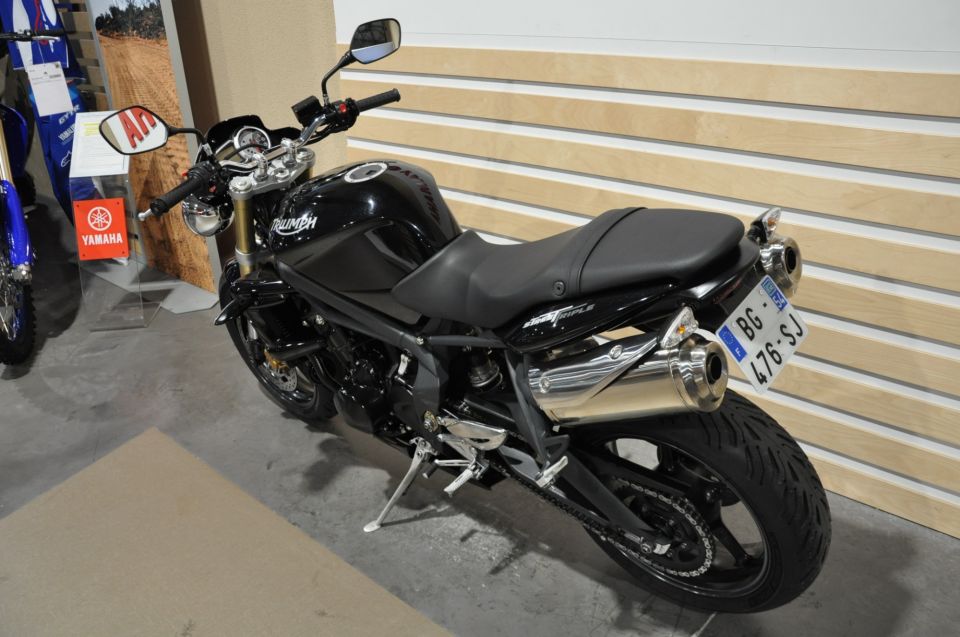 TRIUMPH STREET TRIPLE 675 13