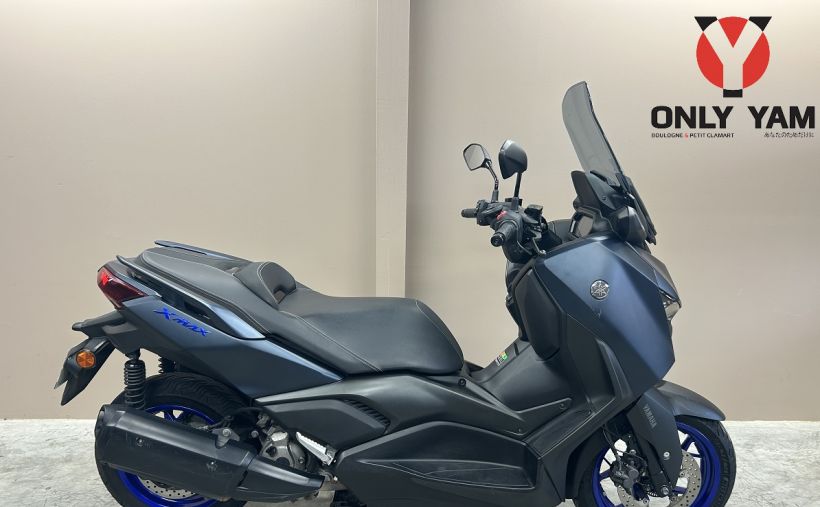 YAMAHA XMAX 300 0