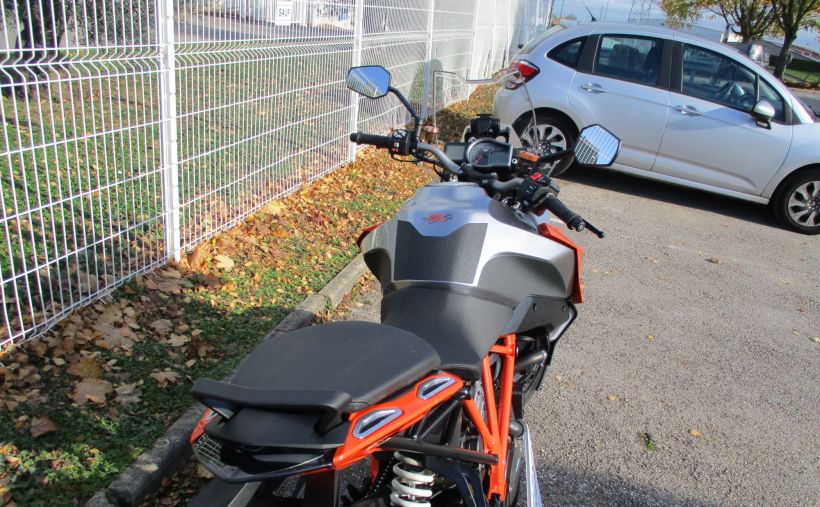 KTM 1290 SUPER DUKE GT 6
