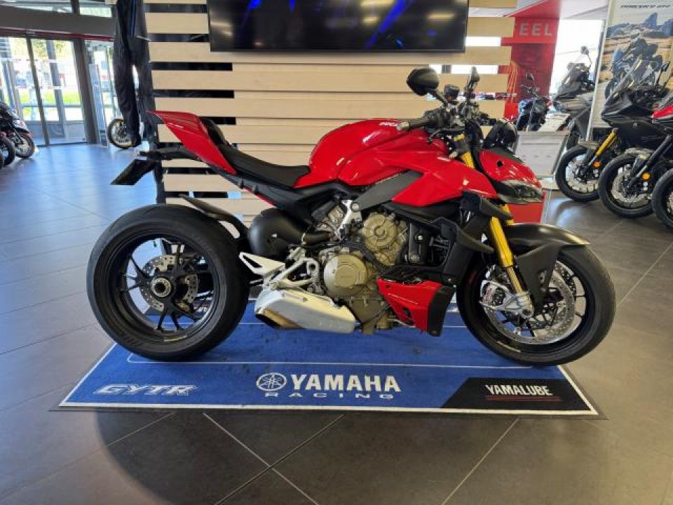 DUCATI STREETFIGHTER V4S 2