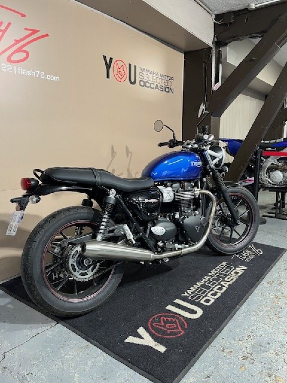 TRIUMPH STREET TWIN  900 2