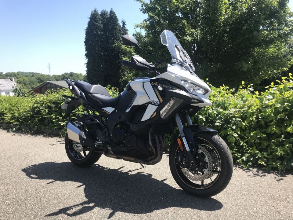 KAWASAKI VERSYS 1100 SE 0