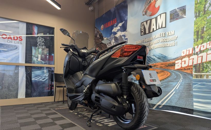 YAMAHA XMAX 125 7