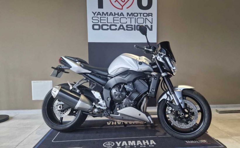 YAMAHA FZ1 0