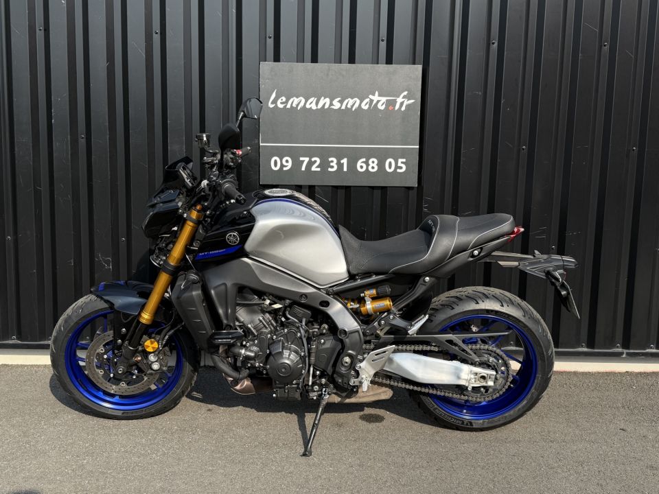 YAMAHA MT-09 SP 10
