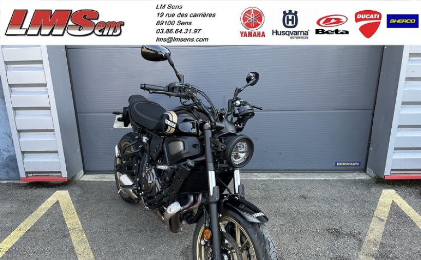 YAMAHA XSR 700 1