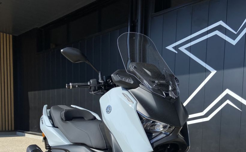 YAMAHA XMAX 300 TECH MAX + 1