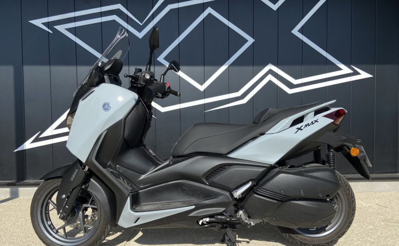 YAMAHA XMAX 300 TECH MAX + 2