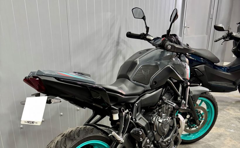 YAMAHA MT-07 6