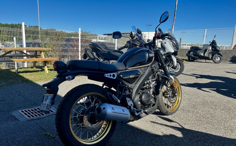YAMAHA XSR 125 Legacy 3