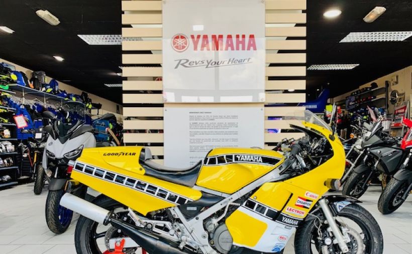 YAMAHA RD 500 LC KENNY ROBERTS REPLICA 0