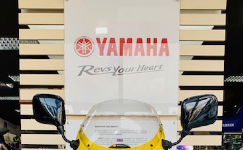 YAMAHA RD 500 LC KENNY ROBERTS REPLICA 2