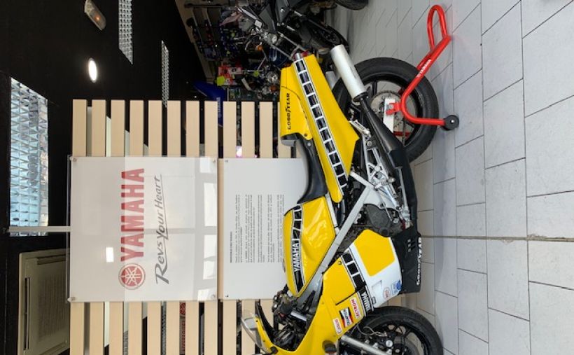 YAMAHA RD 500 LC KENNY ROBERTS REPLICA 4