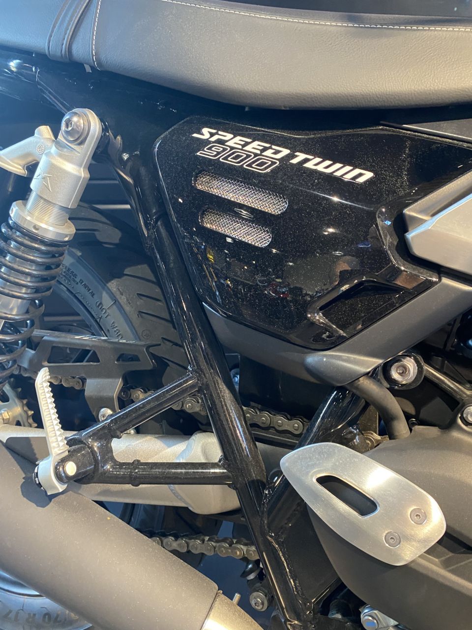 TRIUMPH SPEED TWIN 900 1