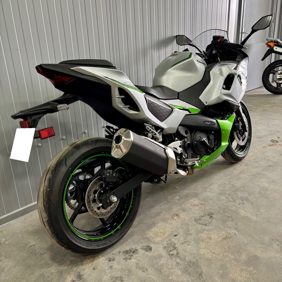 KAWASAKI Ninja 7 Hybrid 6