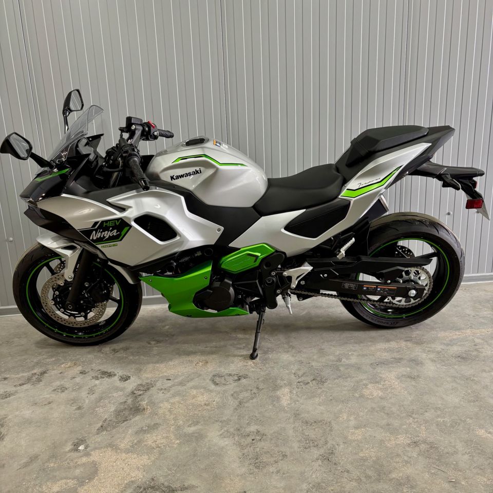 KAWASAKI Ninja 7 Hybrid 9