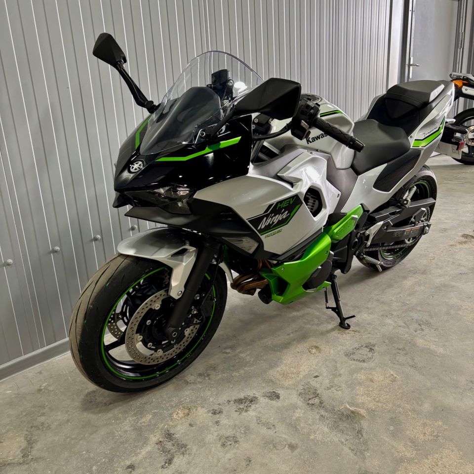 KAWASAKI Ninja 7 Hybrid 12
