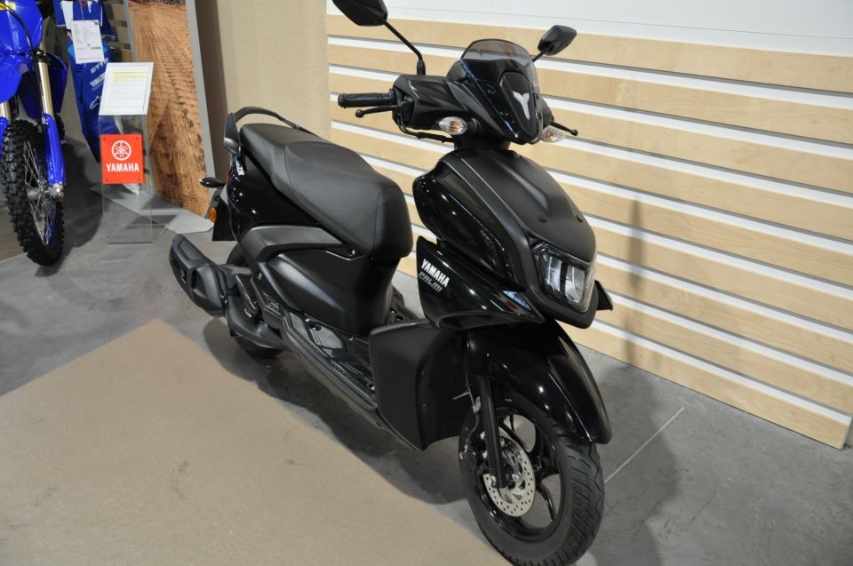YAMAHA RayZR 125 5