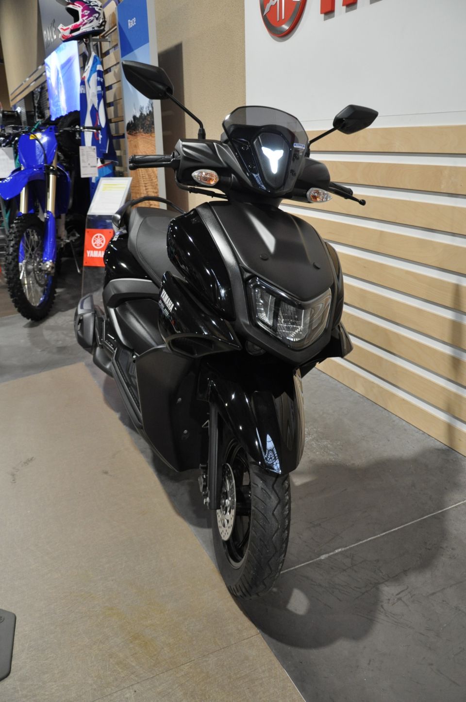 YAMAHA RayZR 125 6