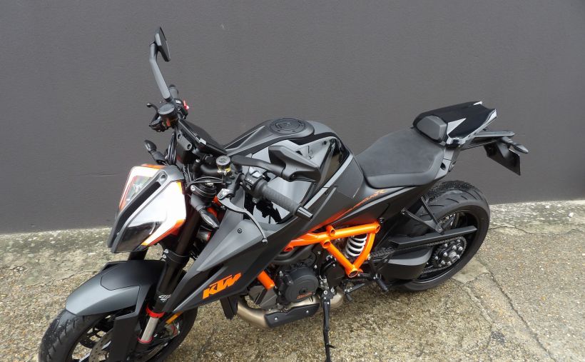 KTM 1290 SUPER DUKE R 4