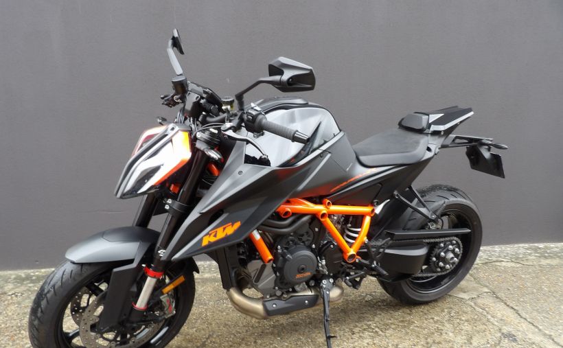 KTM 1290 SUPER DUKE R 6