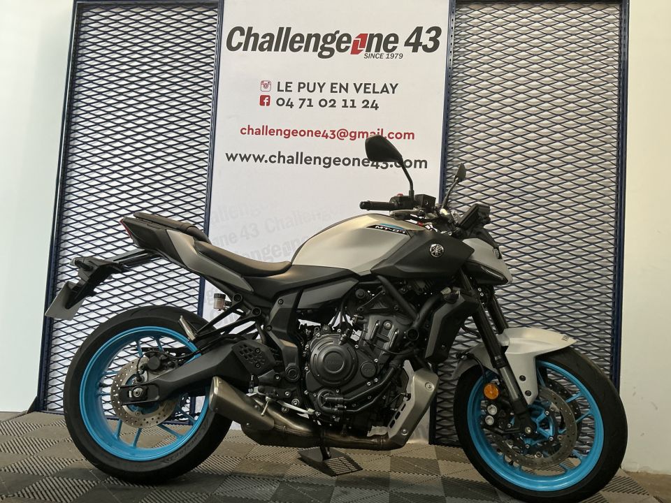 YAMAHA MT-07 6