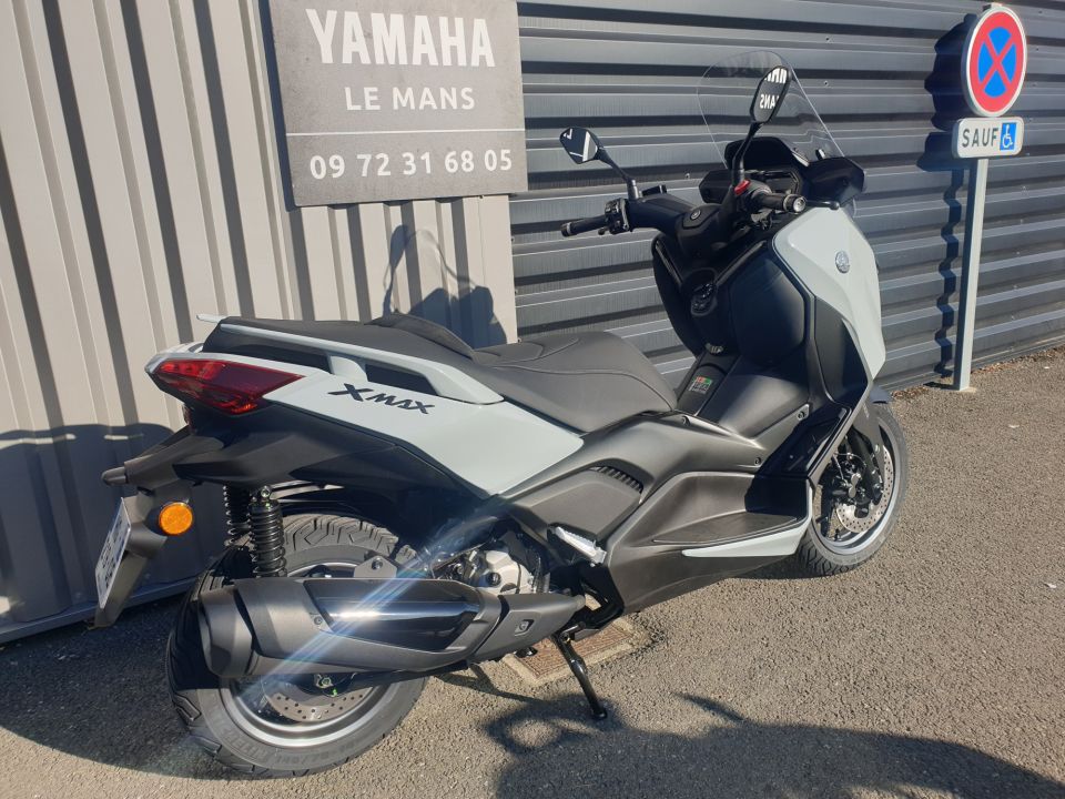 YAMAHA XMAX 300 Tech Max 10