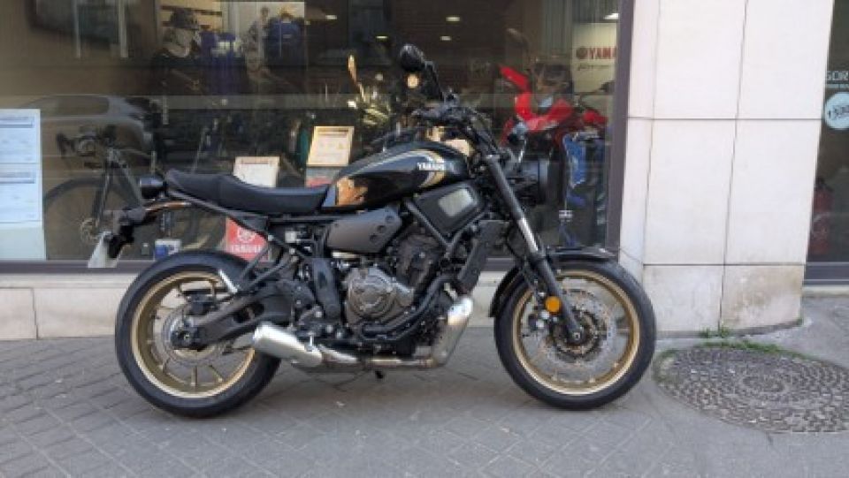 YAMAHA XSR 700 0