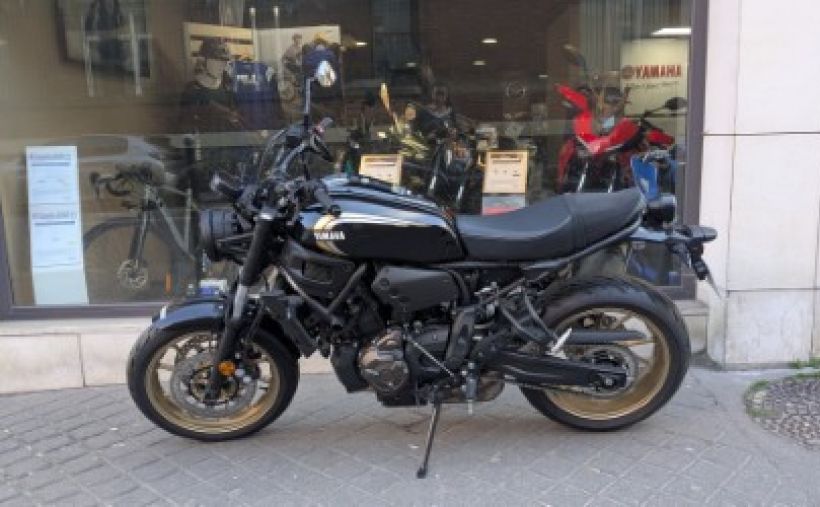 YAMAHA XSR 700 1