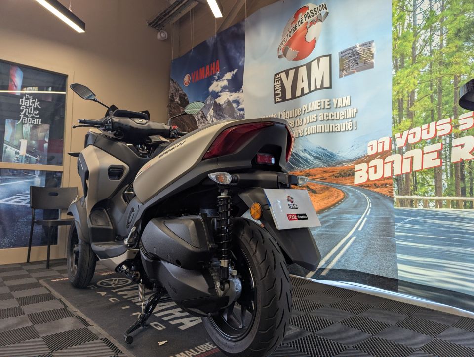YAMAHA TRICITY 300 7