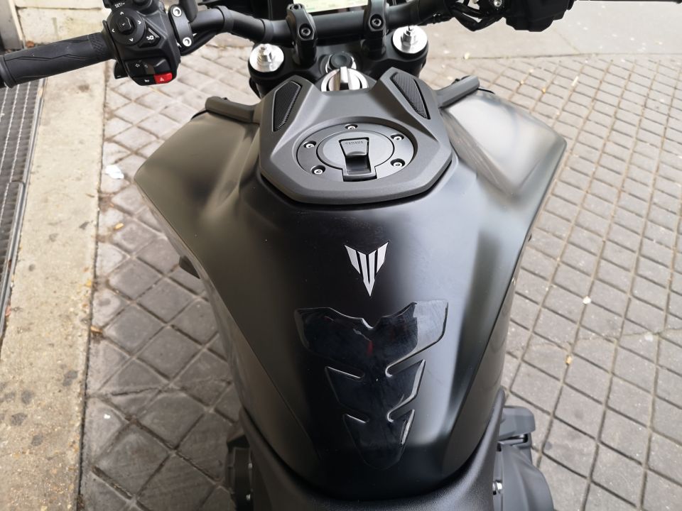 YAMAHA MT-09  Y-AMT 20