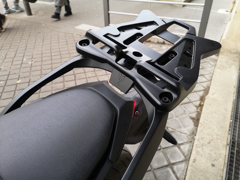 YAMAHA MT-09  Y-AMT 28