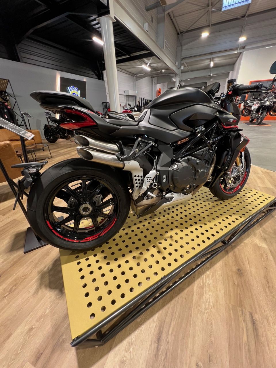 MV AGUSTA BRUTALE 1000 RR 12