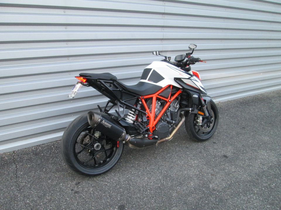 KTM 1290 SUPER DUKE R 16