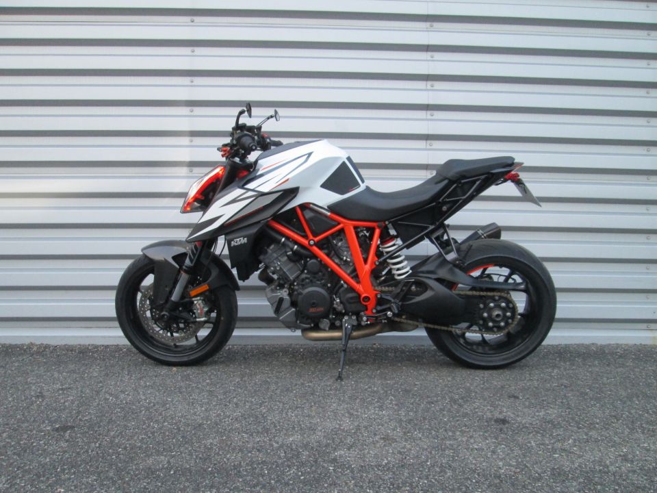 KTM 1290 SUPER DUKE R 24