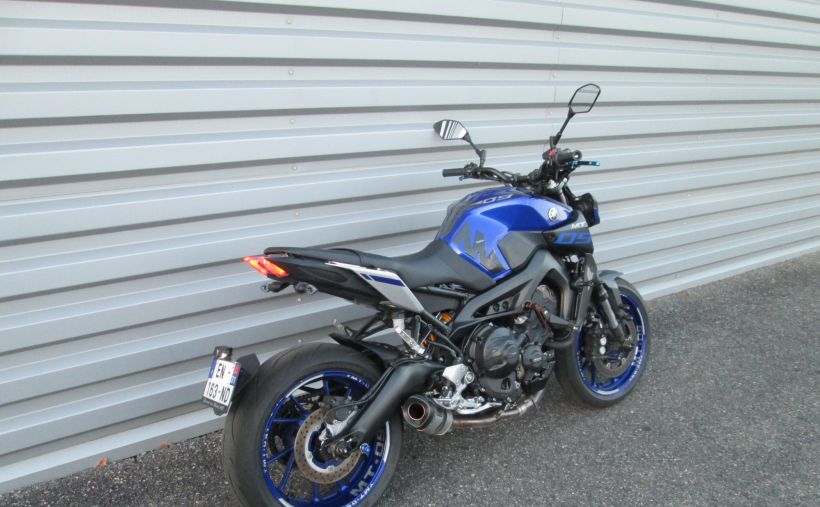 YAMAHA MT-09 16